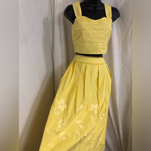Avec Les Filles Dresses & Skirts - Avec les filles yellow floral embroidered crop top and midi skirt size XS new